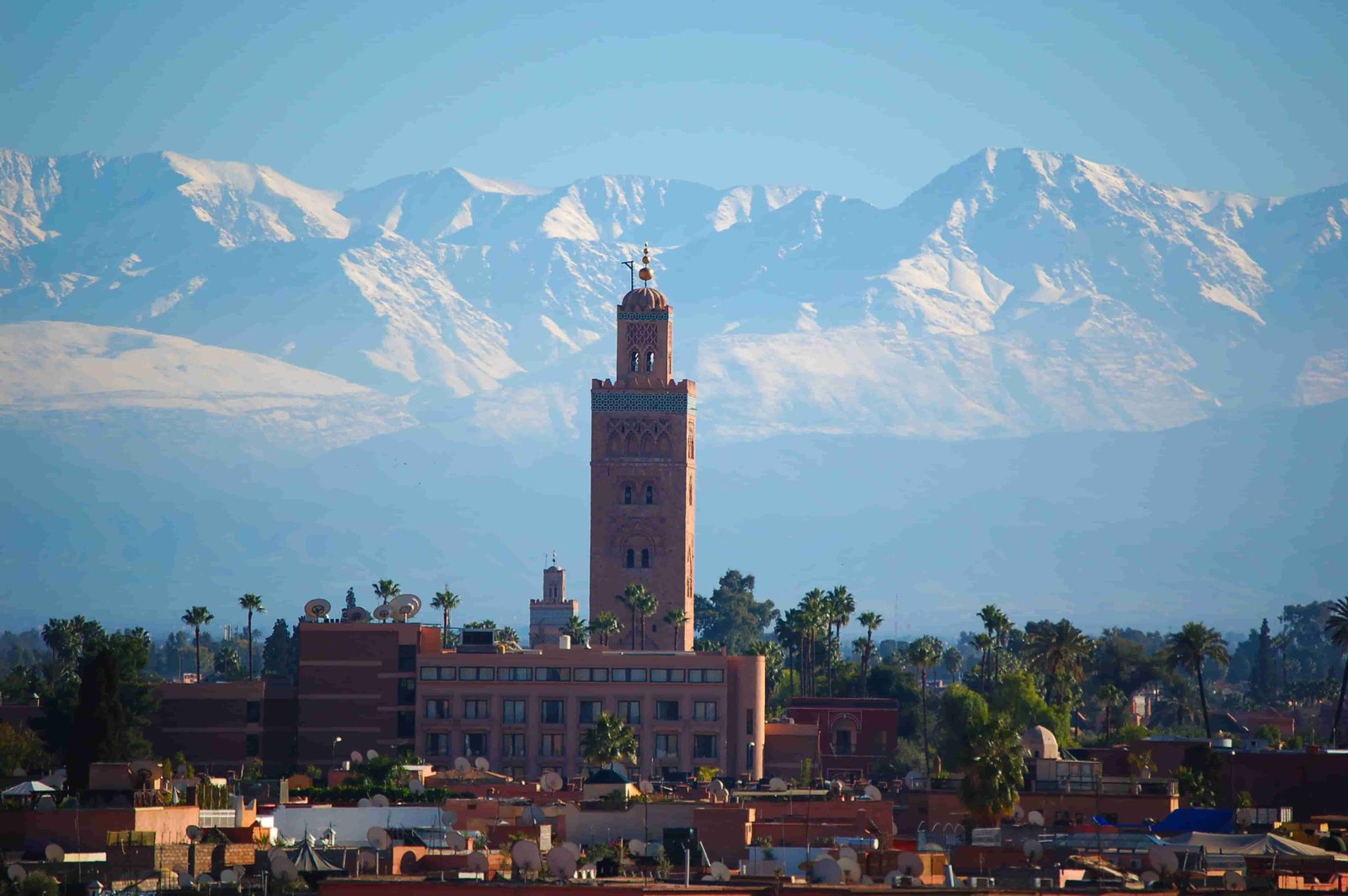 Giorno 1: Marrakech-Tizi N'tichka Pass-Ait Benhaddou-Ouarzazate-Kelaa M'gouna-Boumalne Dades.