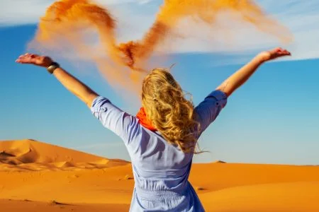 האם תיירים מבקרים במדבר סהרה המרוקאי?